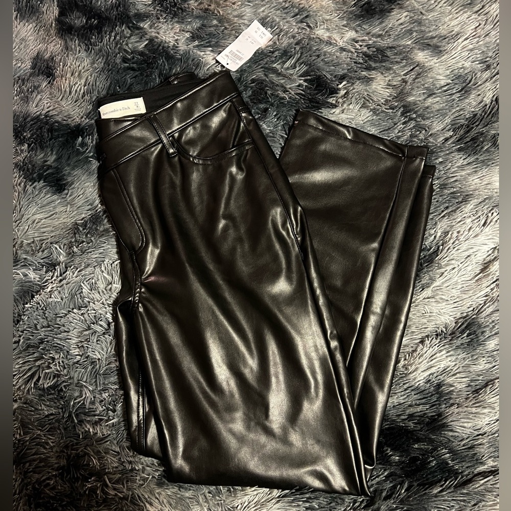 NWT Highwaisted Criss-Cross Waistband Vegan Leather 90s Straight Pants